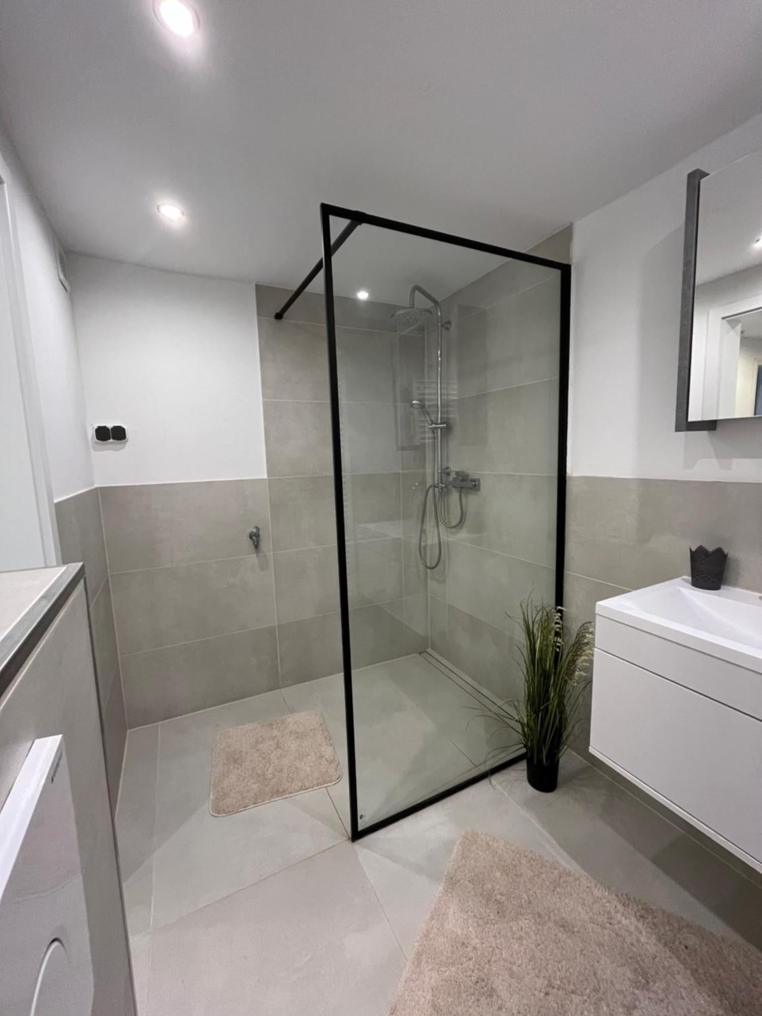 Moderne Ferienwohnung Mit Guter Ausstattung Und Self Checkin Bodenwerder Εξωτερικό φωτογραφία